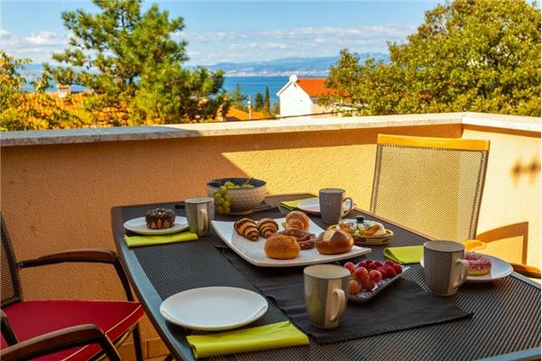 Apartment A2, for 6 persons