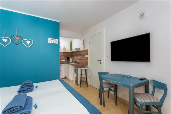 Room S1, for 2 persons