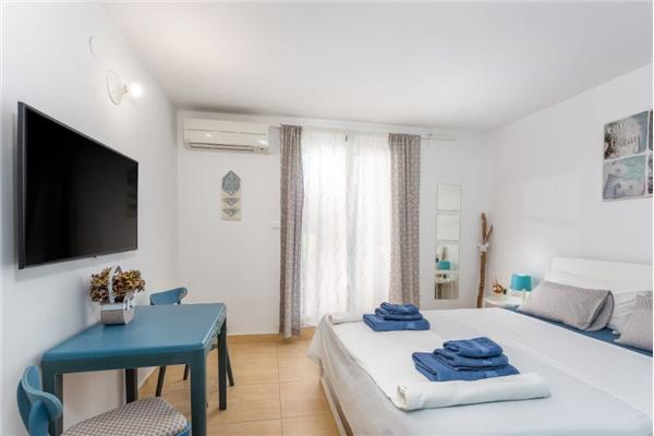 Room S1, for 2 persons