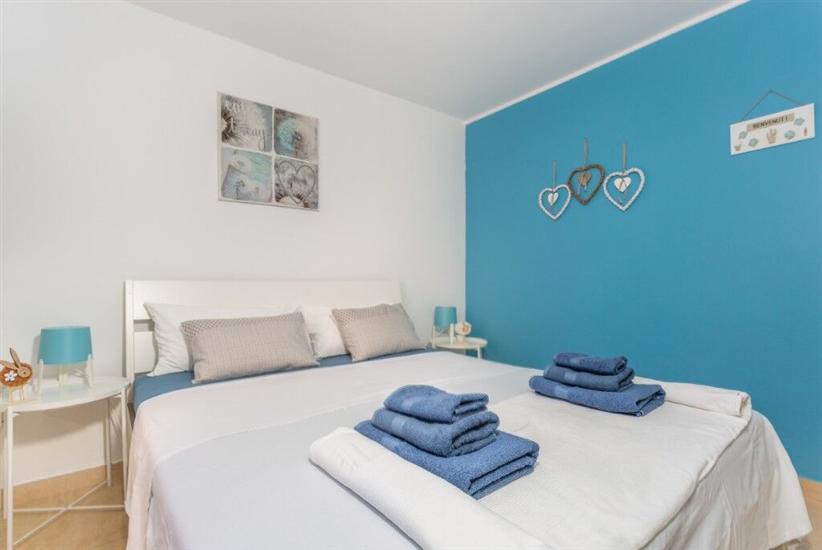 Room S1, for 2 persons