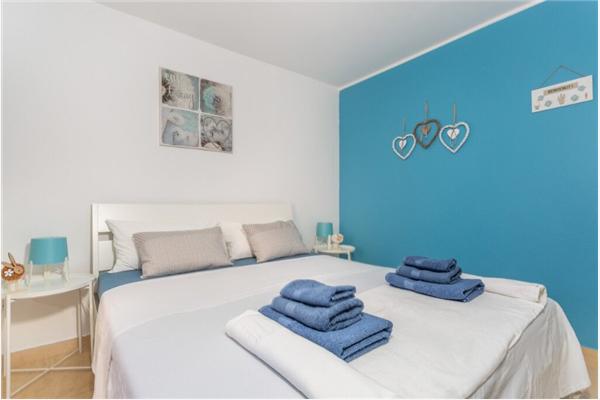 Room S1, for 2 persons