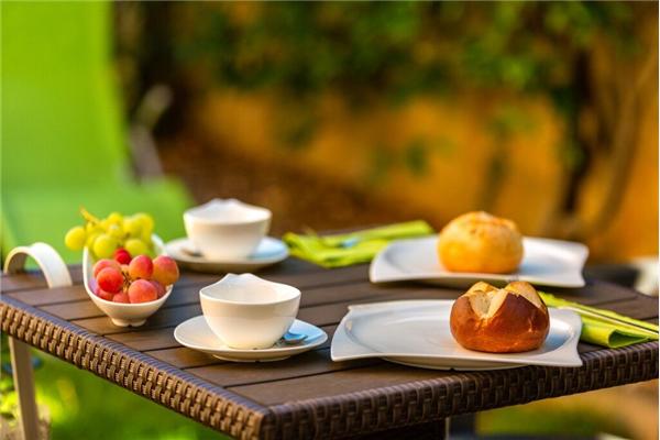 Room S1, for 2 persons