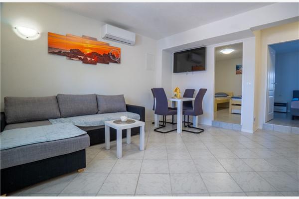 Apartment A1, for 5 persons