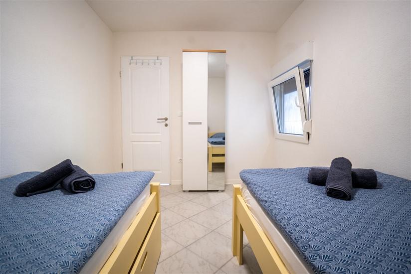 Apartment A1, for 5 persons