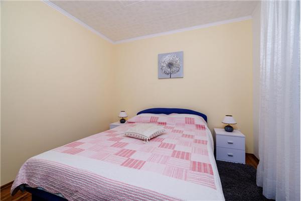 Room S1, for 2 persons