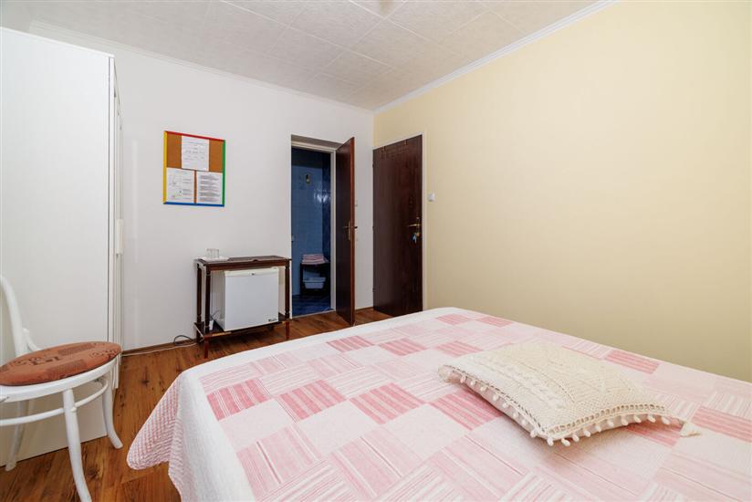 Room S1, for 2 persons