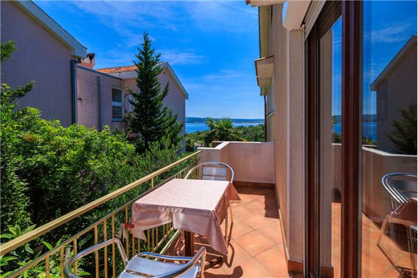 Room S1, for 2 persons