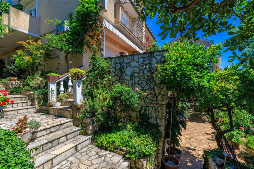 Apartments and Room Mirjana