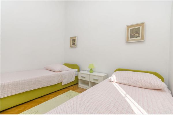 Apartment A2, for 5 persons