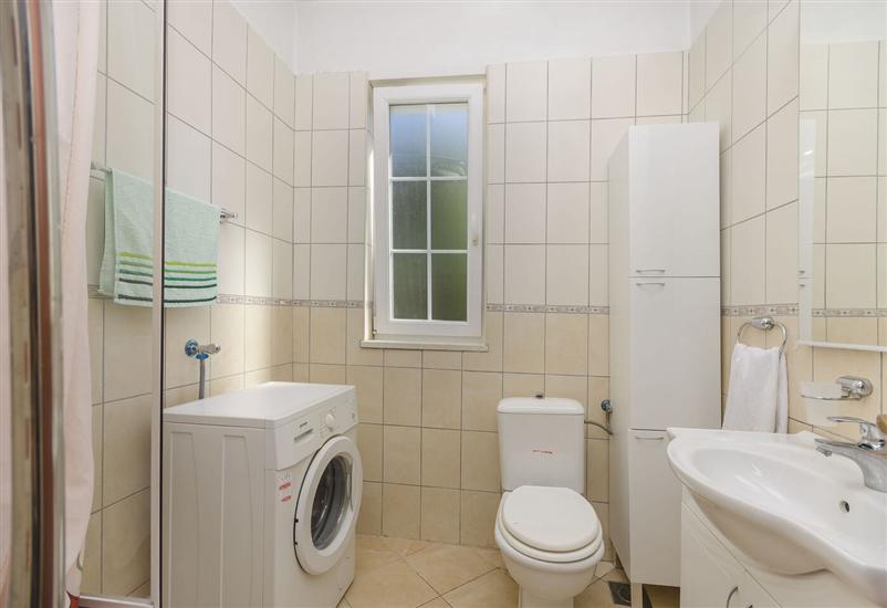 Apartment A2, for 5 persons