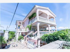 Apartments Barbara Supetarska Draga - island Rab, Size 100.00 m2, Airline distance to the sea 45 m