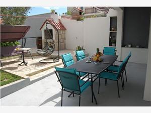 Apartment Sun - 100m from sea Kastel Stari, Size 60.00 m2, Airline distance to the sea 100 m, Airline distance to town centre 100 m