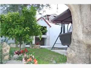 Apartman SUN Kastel Stari, Kvadratura 60,00 m2, Zračna udaljenost od mora 200 m, Zračna udaljenost od centra mjesta 250 m