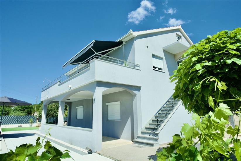 Apartment Mario - with pool