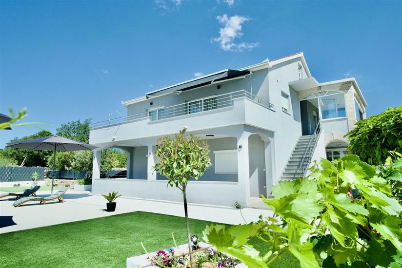 Apartment Mario - with pool