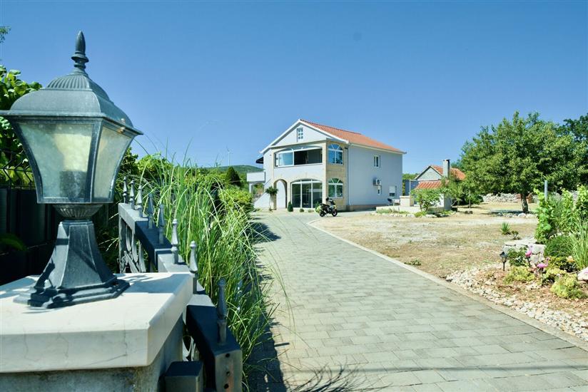 Apartment Mario - with pool