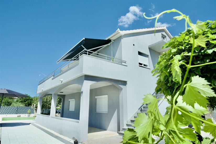 Apartment Mario - with pool