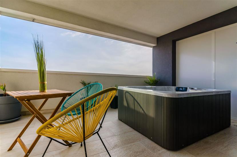 Room S1, for 2 persons