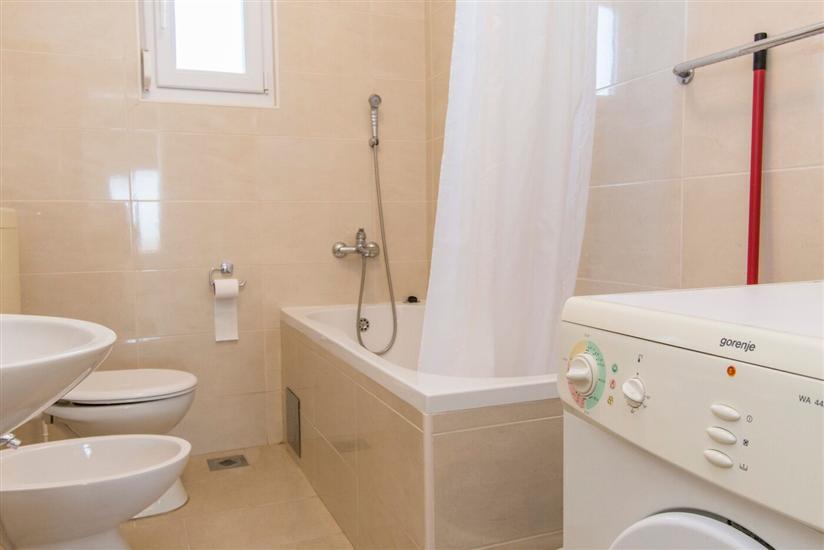 Apartment A2, for 8 persons