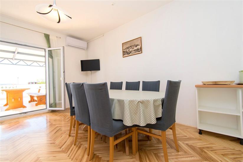Apartment A2, for 8 persons