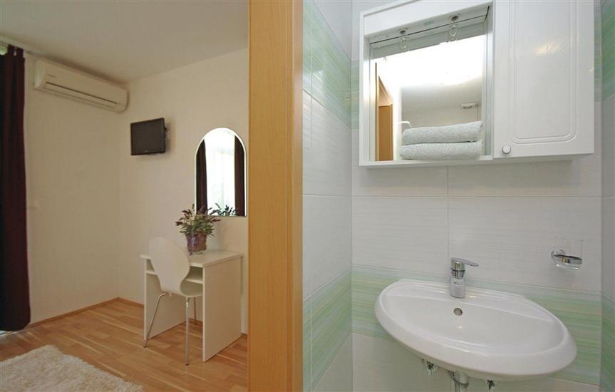 Apartment A1, for 5 persons