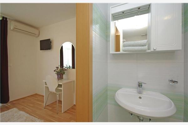 Apartment A1, for 5 persons