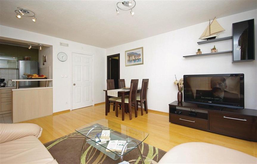 Apartment A2, for 5 persons