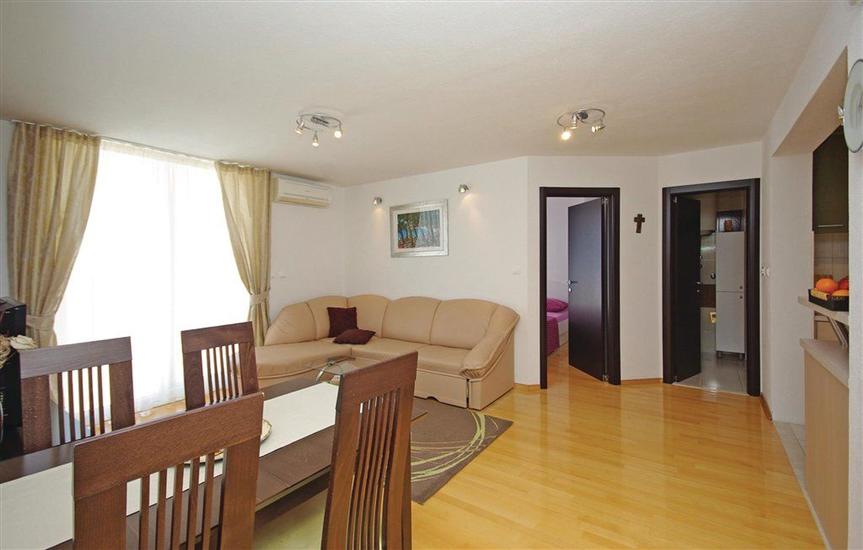 Apartment A2, for 5 persons