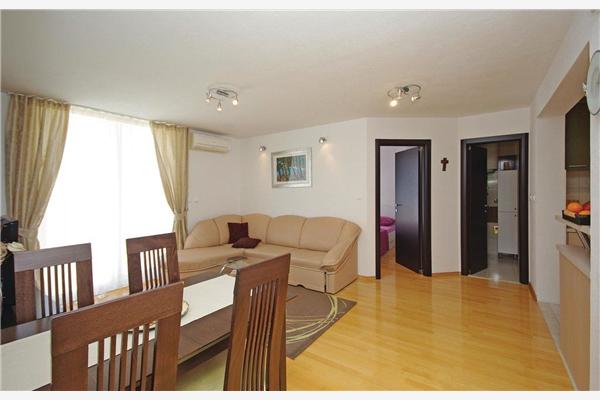 Apartment A2, for 5 persons