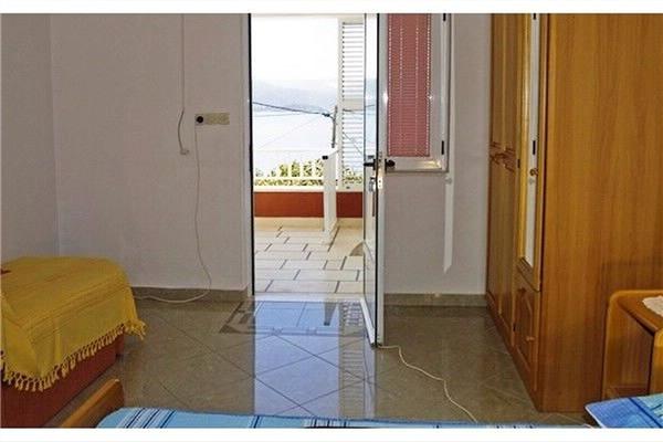 Room S1, for 3 persons