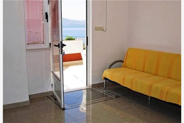 Room S2, for 3 persons