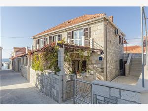Apartment Lile Postira - island Brac, Size 80.00 m2, Airline distance to the sea 30 m, Airline distance to town centre 50 m