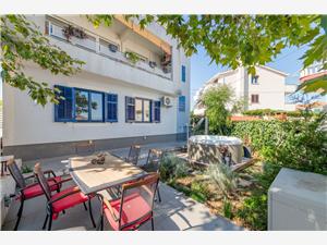 Apartments Deepwater Slatine (Ciovo), Size 35.00 m2, Airline distance to the sea 120 m, Airline distance to town centre 500 m