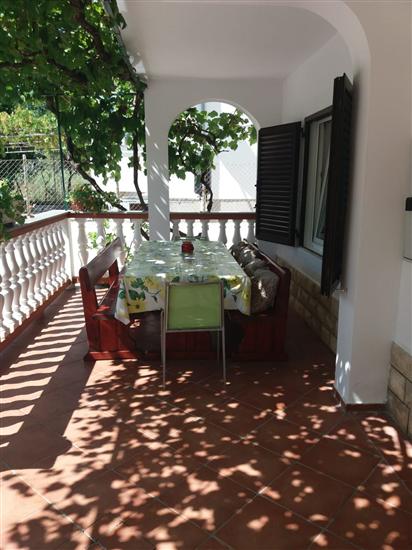 Apartment A1, for 5 persons