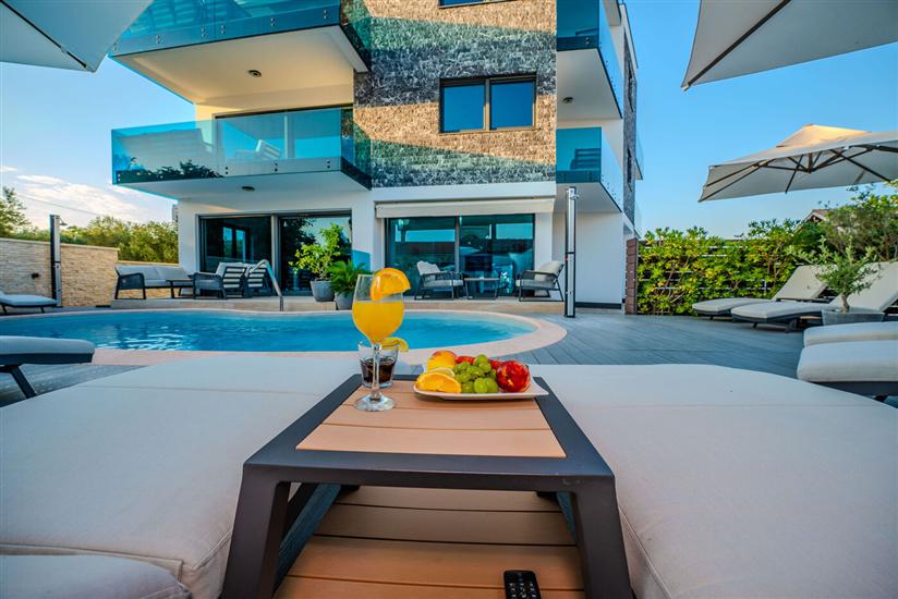 Apartments Luxury Villa Maloca