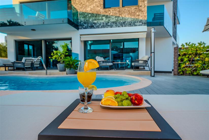 Apartments Luxury Villa Maloca