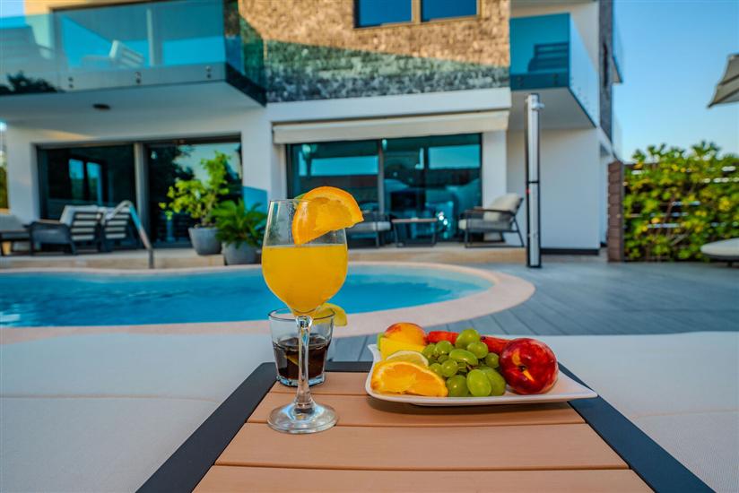 Apartments Luxury Villa Maloca