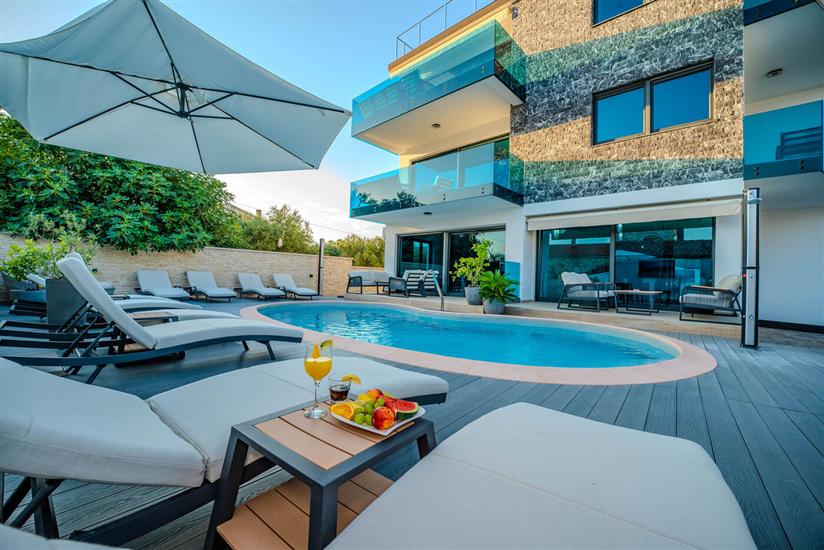 Apartments Luxury Villa Maloca