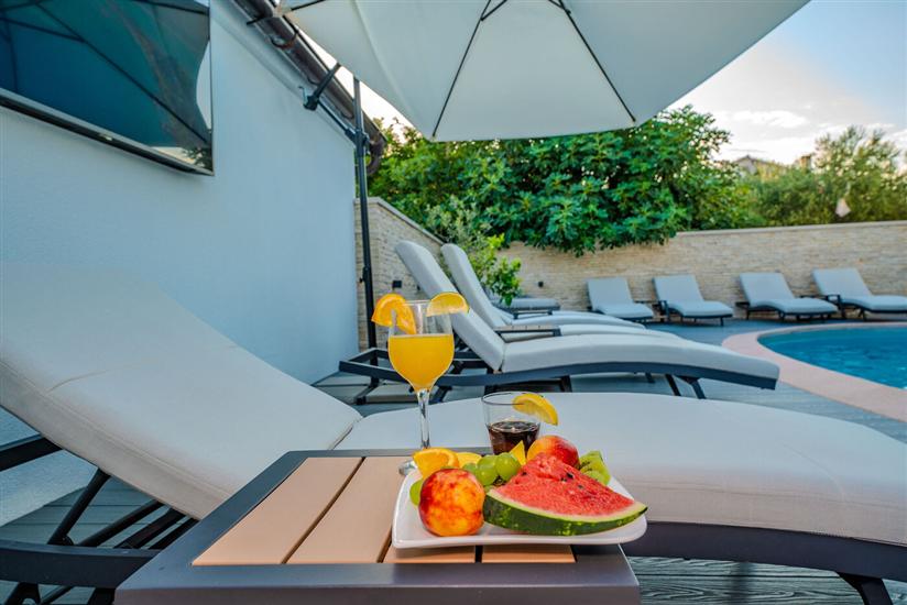 Apartments Luxury Villa Maloca