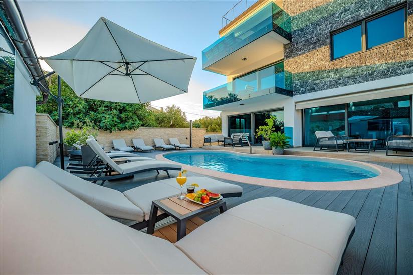 Apartments Luxury Villa Maloca