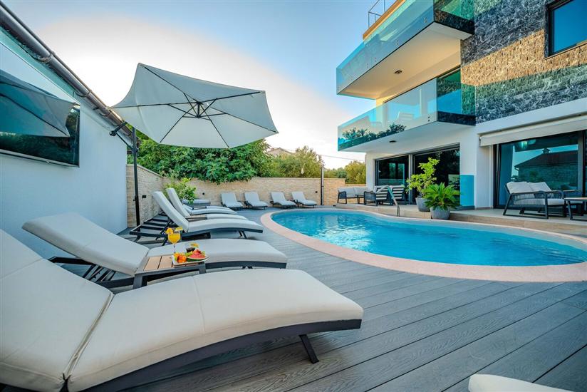 Apartments Luxury Villa Maloca