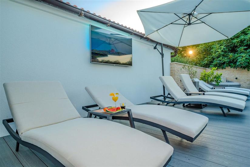 Apartments Luxury Villa Maloca