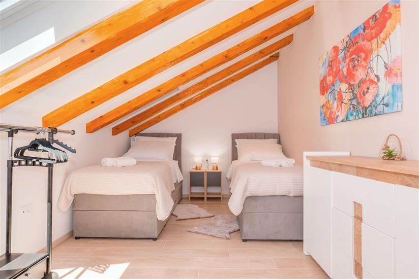 House K1, for 8 persons