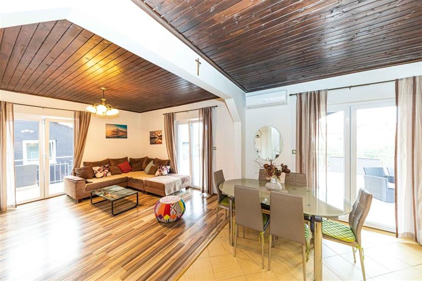 Apartment A1, for 5 persons