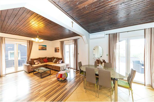 Apartment A1, for 5 persons