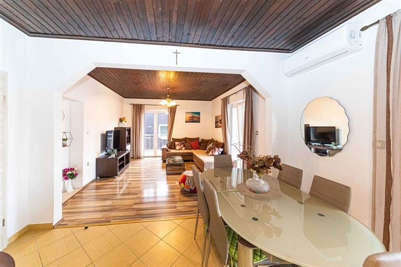 Apartment A1, for 5 persons