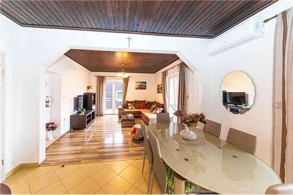 Apartment A1, for 5 persons