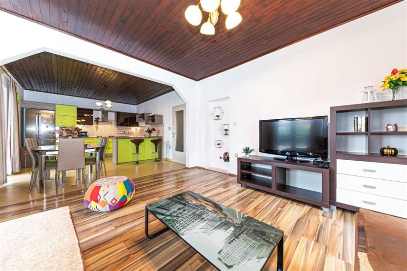 Apartment A1, for 5 persons