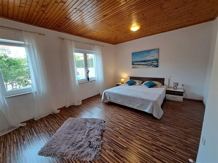 Apartment A1, for 5 persons