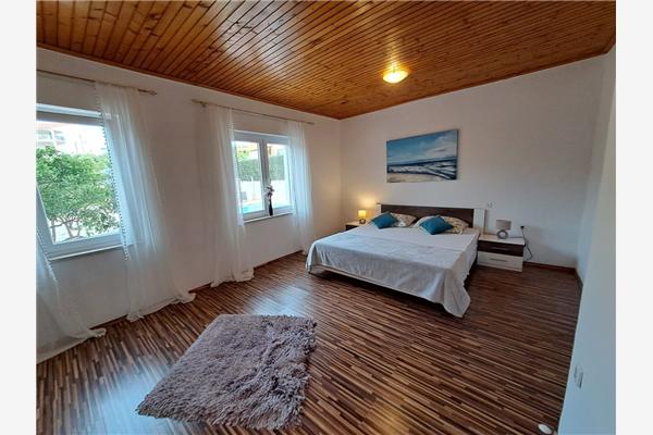 Apartment A1, for 5 persons